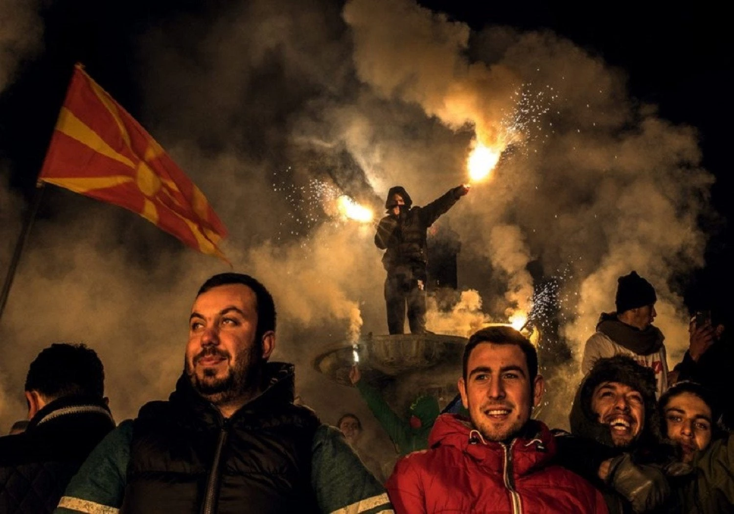 «Σφαγή» στα Σκόπια: Άρχισαν οι πρώτες απειλές κατά βουλευτών – Ψάχνει για αποστάτες ο Ζάεφ – Διακήρυξη Γκρουέφσκι: «Μην τολμήσετε…»